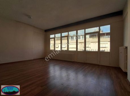 Şişli Fulya Mh. Ortaklar Caddesi Sonunda Öğrenciye Veya Bekara.