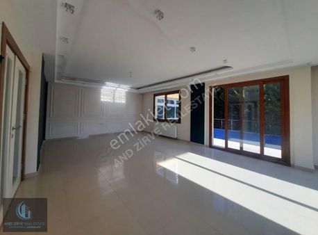 Mersin Kuyuluk'da Özel Havuzlu Kombili 7/24 Güvenlikli 4+1 Villa