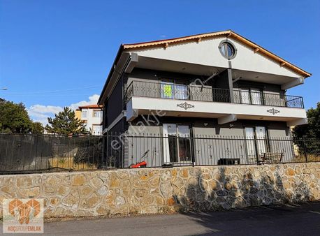 Merkezde Stadyum Yakını 1+1 Villa Tip Eşyalı Daire