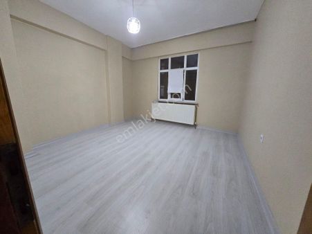 Pusula İnş.tan Esentepe Mah 2005 Yapımı İçi Komple Sıfırlanmış 2kat Daire