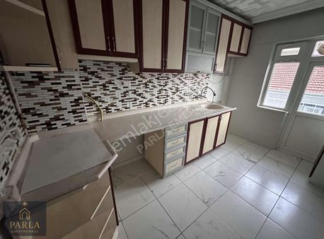 Parla Emlak'tan Maraşal Çakmak Mah. 2+1/110m2/4.kat