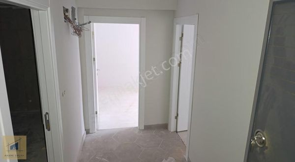 Söğütte Yenibinada Pazar Belediye Çarşı Merkezine Yakın 1+1daire