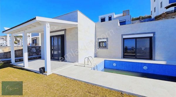 Marina Emlak'tan Satılık Deniz Manzaralı Havuzlu Müstakil Villa