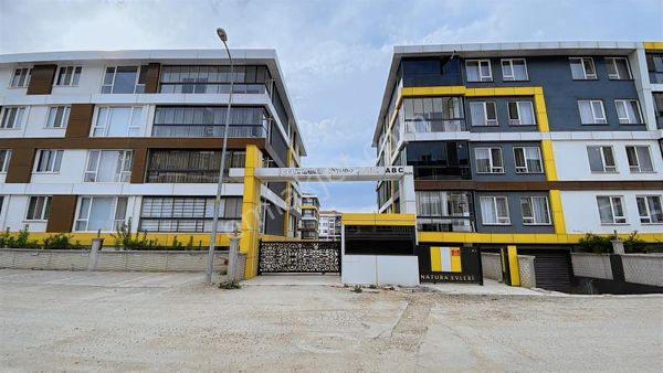 Afyon Özsu Emlak'tan Natura Evleri'nde Kiralık Lüks 4+1 Daire