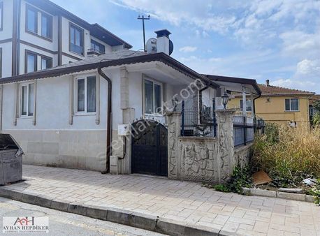 Adapazarı Merkez Dibektaş Cadde Üzeri Bahçeli Dublex Ev