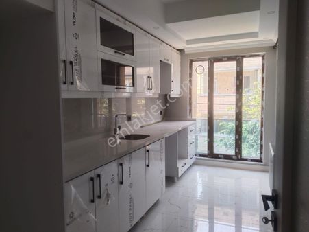 Güneyden Sultangazide Sıfır Binada 3+1.120m2 Ara Kat Daire