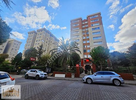 Bahçelievler Mahallesi İstanbul Evlerinde Satılık 220m2net Daire
