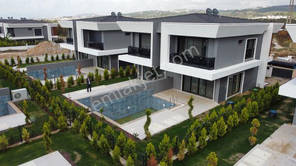 Kuşadası Davutlar Merkezde Özel Havuzlu, Lüks Satılık Villa