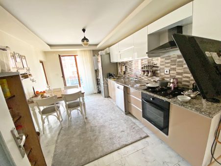 Çağlayan Düzlükte Site İçinde Ön Cephede Ebeveyn Banyolu Teras Balkonlu Satılık 3+1 Daire