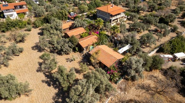 Datça Ovabükü’nde Satılık 751 M2 Arsa Paylı 4 Adet Bungalov Ev