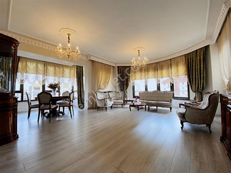 Gültepe'de Kapalı Otoparklı 9+1 Odalı Satılık Dubleks Daire