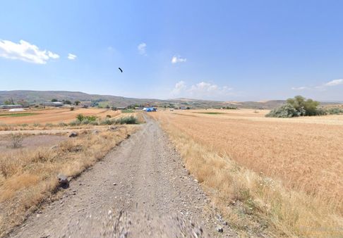 Höbek De Yerleşim Yerine Yakın Satılık 1.340 M2 Tarla