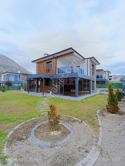 Erenköy De Haymana Mevkinde Site İçinde Satılık 5+1 Villa