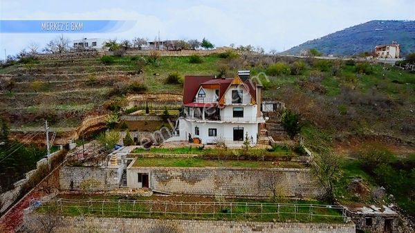 Becen De Panoramik Manzarası Ve 1750 M2 Arsa İçinde 7+1 Villa