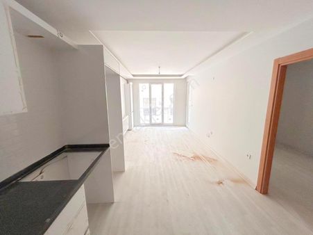 Emlak Dünyası Girne Mahallesi Maltepe 1+1 Fırsat Daire