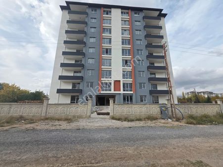 Bor Yolu 11 Nolu Sağlık Ocağı Yanı 9 Katlı Binanın Giriş Katı 88 M2 , 2+1 Daire