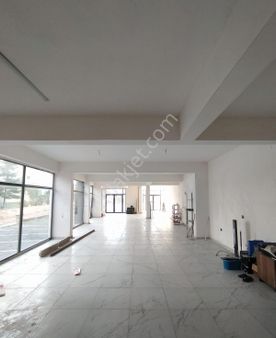 Uğurevler De Kiralık 250 M2 Dükkan Kendine Ait Otopark Mevcut