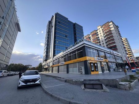 Sözmax Söz'den Düvenönü Donat Plazada Kiralık Dükkan