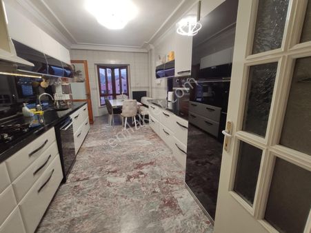 Gülzar Sitesinde Eşsiz Manzaralı 5 Odalı Daire