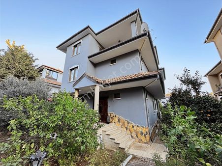 New Form'dan Çamtepe'de Satılık Mersin Manzaralı Tripleks Villa