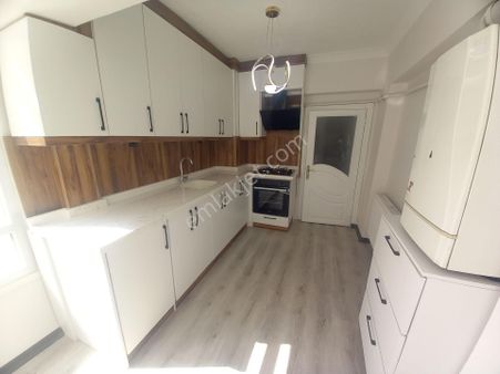 Elif Gayrimenkulden Andiçen Mahallesinde Ara Kat Ön Cephe Satılık 3+1 Daire