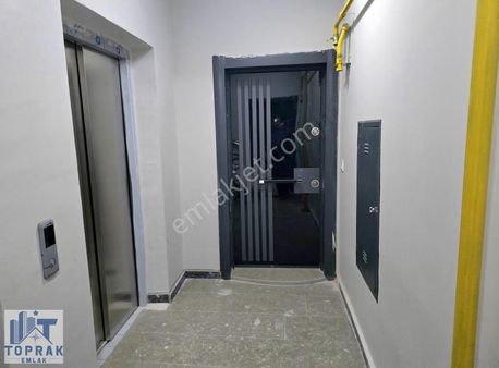 Toprak Emlak'tan Asansörlü Balkonlu Ara Kat Kiralık 2+0 Daire
