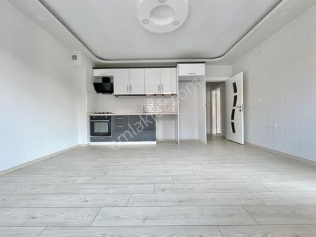 Berkay Demirel'den Akçayda Site İçerisinde Geniş 1+1 Daire