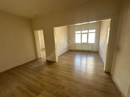 Seçim Emlaktan Aydınlıkevler ‘de Ara Kat 2+1