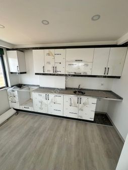 Asansörlü Arakat Da İskanlı Cadde Üstü Geniş 105m2 Daire