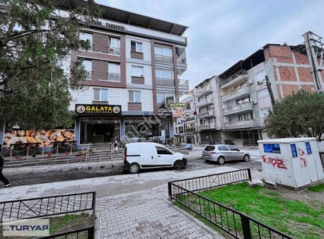 Bayraklı/ Çay Mahallesinde 2+1 Asansörlü, Arakat Satılık Daire