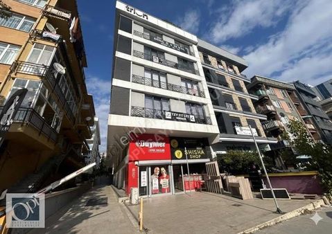 Maltepe Bağdat Caddesi Üzerinde Kiralık Cadde Üstü Dükkan