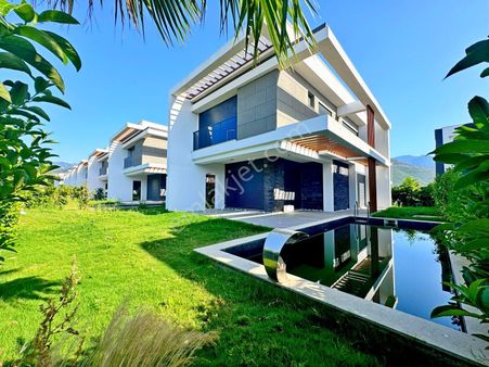 Kuşadası Güzelçamlıda Tek Müstakil Özel Havuzlu 4+1 Villa