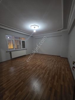 Sultançiftliği Mahallesi 3+1 145 M2 2. Kat Tramvaya Çok Yakın Kiralık Temiz Daire