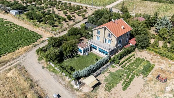 Kahramankazan Yıldırım Beyazıt Mahallesınde Satılık 7+1 Bahçelı Tripleks Vılla