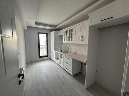 İstasyon'da Sıfır 3+1! Müze Civarı, Gün Boyu Güneş Alan 1. Kat!