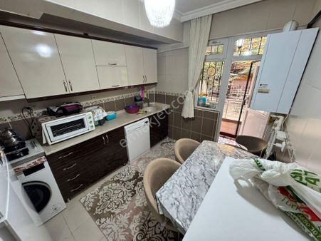 Karapürçek'te Muhtarlık Yakını 3+1 Balkonlu Yüksek Giriş