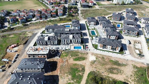 Tuğradan Kervancı Koru Sitesinde 1+1 Satılık Daire