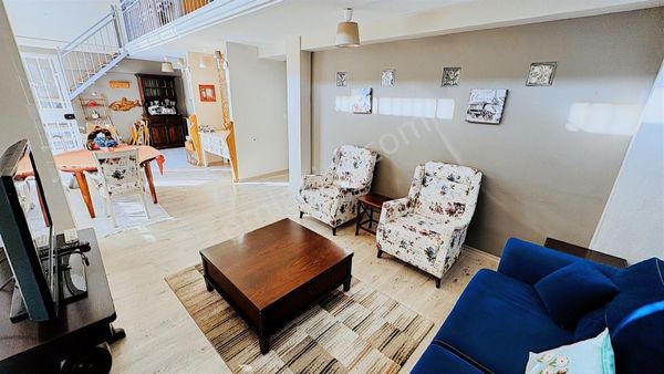 Buca Yaylacık Mah Merkezi Konumda 5+1 Eşyalı Dubleks Daire