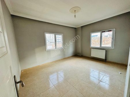 Dinç Emlaktan Satılık 2+1 Eski Avm Arkası