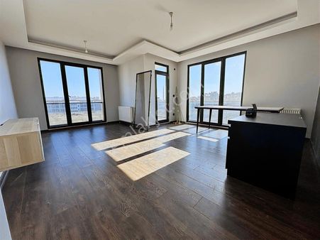 Beylikdüzü Kavaklıda Kiralık Yeni Binada 2+1 1.kat Daire