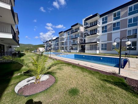 Kirazlı Yolu Üzeri Havuzlu Güvenlikli Sitede Satılık 1+1 Daire