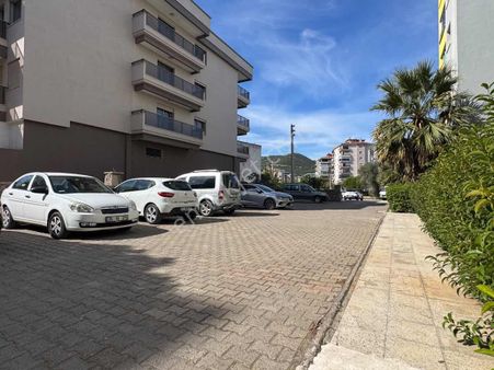 Gaziemir Irmak’ta Site İçi, Tadilatlı 3+1 Ferah Daire