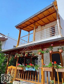 Özdere Orta Mahalle De Denize 60 Metre Site İçinde Bakımlı Villa