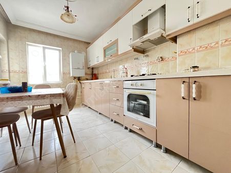 Avcılar'da Akgüvercin Caddesinde 3+1 Ara Katta Kupon Daire