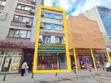 Satılık Bina. Fatih - Şehremini Büyük Saray Meydanında, Meydan Cepheli.
