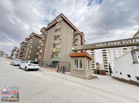 Cadde Seyrandan Kiralık 2+0 Site İçerisinde