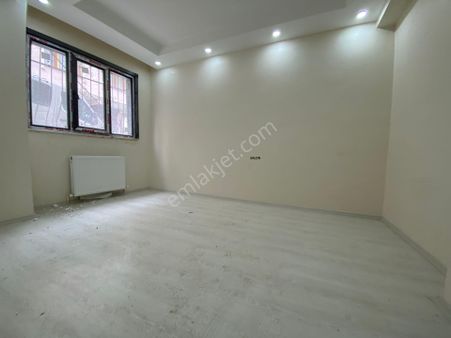 Avrupa Emlak Tan Esenler Fatih Mah 90m² 3+1 Bahçe Kat,sıfır,tek Daire Üzerine,satılık Daire