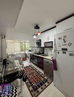 Emek'te Merkezi Konumda İçi Yenilemiş 3+1 Satılık Daire