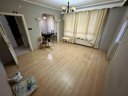 Dutluk Metro Yakını 2.kat Konumunda Y.giriş 2+1 3 Cepheli