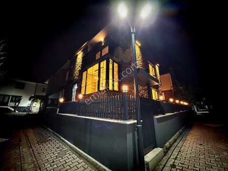 Batıkent Kardelen'de Hamam Ve Sinema Odalı Lüx5+1 Köşe Müstakil